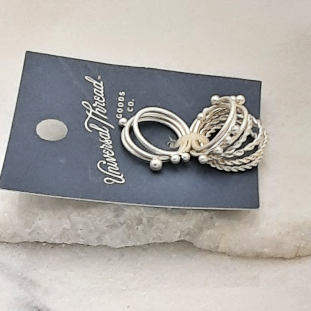 ✔️NWT Universal Thread Silver Stackable Ring Set - Picture 4 of 4